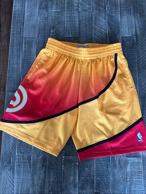 Mitchell & Ness Atlanta Hawks shorts